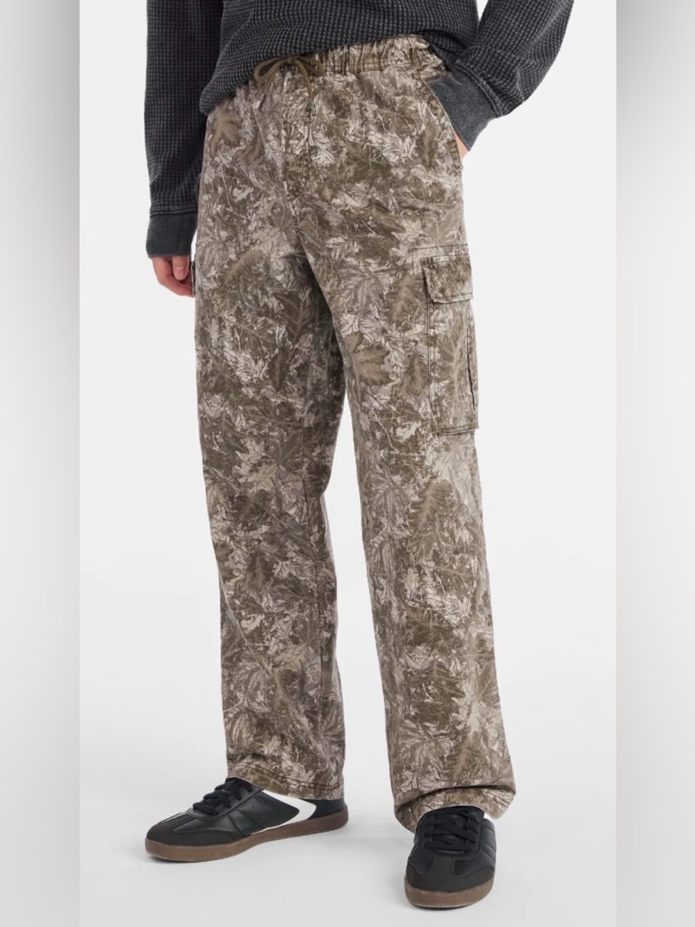 No Boundaries Men's Cargo Camo Print Pants